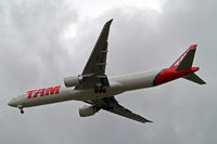 PT-MUE @ EGLL - Boeing 777-32WER [38886] (TAM Airlines) Home~G 18/09/2013. On approach 27R. - by Ray Barber