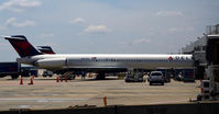 N907DL @ KATL - At the gate Atlanta - by Ronald Barker