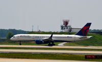 N67171 @ KATL - Landing Atlanta - by Ronald Barker