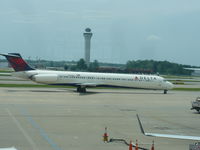 N977DL @ CVG - Delta MD-88 - by Christian Maurer