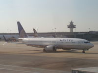 N76526 @ IAD - UA Boeing 737-824 - by Christian Maurer