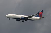 N390DA @ KPDX - Boeing 737-800 - by Mark Pasqualino