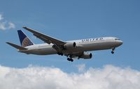 N643UA @ KORD - Boeing 767-300ER - by Mark Pasqualino