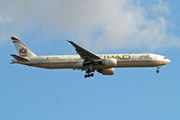 A6-ETN @ EGLL - Boeing 777-3FXER [39689] (Etihad Airways) Home~G 30/07/2015. On approach 25L. - by Ray Barber