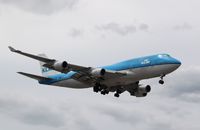 PH-BFI @ KORD - Boeing 747-400 - by Mark Pasqualino