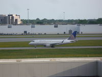 N655RW @ CMH - United Express ERJ-170SE