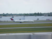 N986DL @ CMH - Delta MD-88