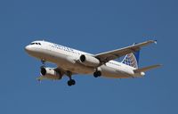 N424UA @ KDEN - Airbus A320