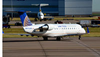 N975SW @ KDEN - Taxi Denver - by Ronald Barker
