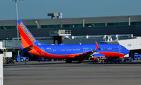N8633A @ KDEN - Gate C30 Denver - by Ronald Barker