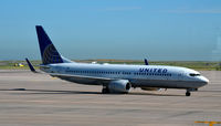 N33292 @ KDEN - Taxi Denver - by Ronald Barker
