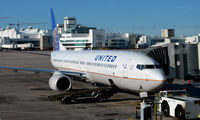 N39475 @ KDEN - Gate B42 Denver - by Ronald Barker
