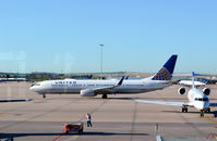 N39475 @ KDEN - Taxi Denver - by Ronald Barker