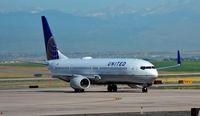 N69816 @ KDEN - Taxi Denver - by Ronald Barker