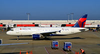 N310NW @ KATL - Taxi Atlanta - by Ronald Barker