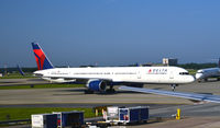 N582NW @ KATL - Taxi Atlanta - by Ronald Barker