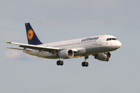 D-AIZF @ LFPG - cdg landing