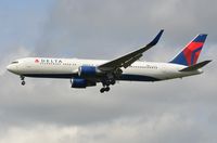 N1604R @ EGLL - Delta B763 landing. - by FerryPNL