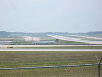N15985 @ CVG - ERJ-145LR - by Christian Maurer