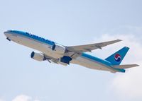 HL7575 @ KDTN - At DFW. - by paulp