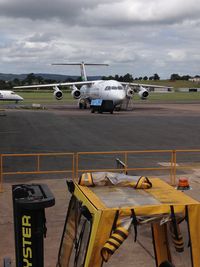 SE-DSX @ EGTE - with fly be for maintenance - by magnaman