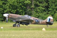 F-AZJS @ LFFQ - Supermarine 389 Spitfire PR.XIX, Landing rwy 28, La Ferté-Alais airfield (LFFQ) Air show 2015 - by Yves-Q