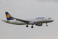 D-AIUS @ EGLL - Finals at London Heathrow - by alanh