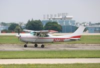 N2739C @ KOSH - Cessna 182RG