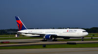 N829MH @ KATL - Taxi Atlanta - by Ronald Barker