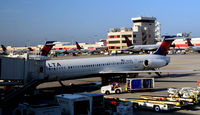N926DL @ KATL - At the gate Atlanta - by Ronald Barker