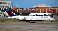N607AT @ KATL - Taxi Atlanta - by Ronald Barker