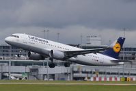 D-AIUS @ EGCC - At Manchester - by Guitarist