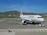 F-GRHP @ LFTH - Parked - by Romain Roux