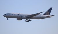 N211UA @ LAX - United - by Florida Metal