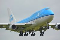 PH-BFE @ EHAM - B-747 on final approach at the Polderbaan