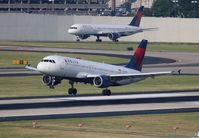 N332NW @ ATL - Delta