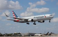 N384AA @ MIA - American