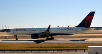 N685DA @ KATL - Taxi Atlanta - by Ronald Barker