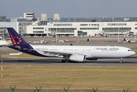 OO-SFX @ EBBR - Take off rwy 07R.