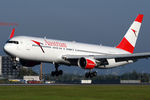 OE-LAZ @ VIE - Austrian - by Chris Jilli