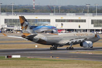 A6-EYD @ EBBR - Landing on rwy 01. - by Raymond De Clercq