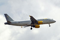 EC-HTD @ EGLL - Airbus A320-214 [1550] (Vueling Airlines) Home~G 05/06/2015. On approach 27L. - by Ray Barber