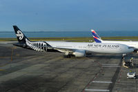 ZK-OKM @ NZAA - At AKL - by Micha Lueck