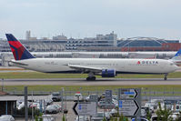 N834MH @ EGLL - Landing - by micka2b