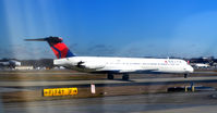 N984DL @ KATL - Taxi Atlanta - by Ronald Barker