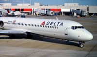 N997AT @ KATL - Taxi Atlanta - by Ronald Barker