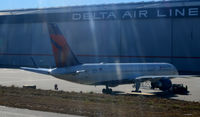 N6706Q @ KATL - On the ramp Atlanta - by Ronald Barker