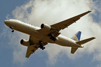 N204UA @ EGLL - Boeing 777-222ER [28713] (United Airlines) Home~G 05/06/2014. On approach 27R. - by Ray Barber