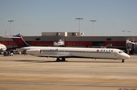 N904DL @ KATL - MD-88