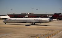 N927DA @ KATL - MD-88